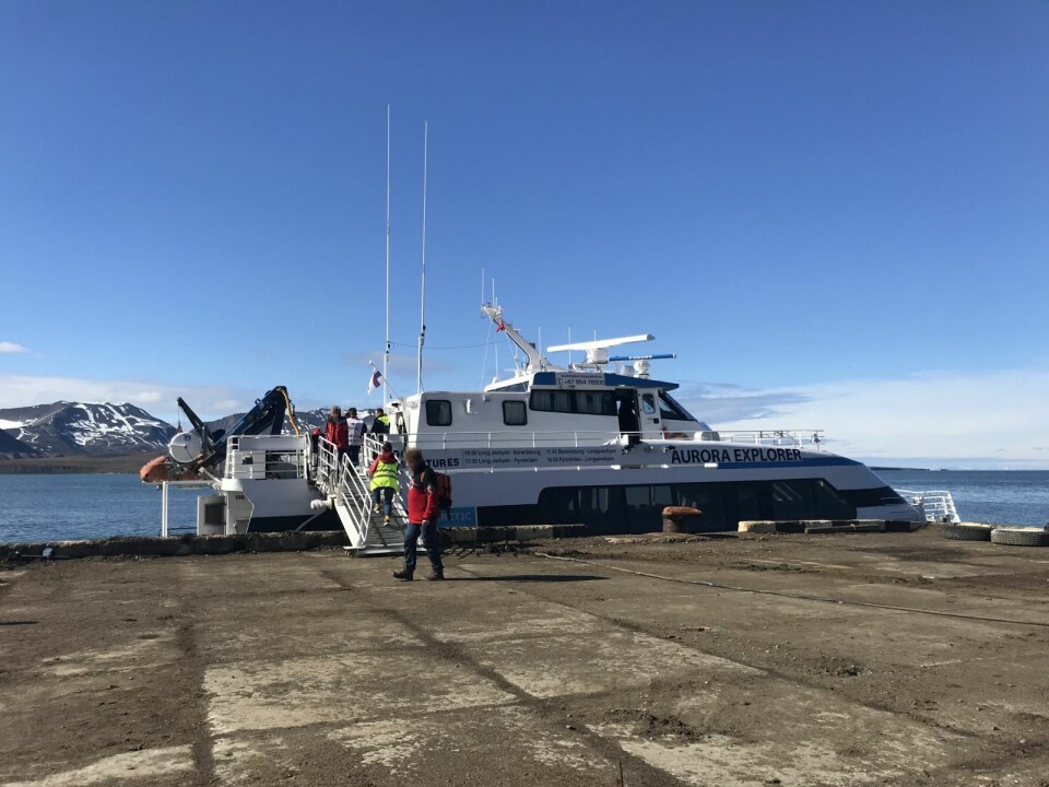 Aurora Explorer skal ha en del materielle skader, og turene med den søndag og mandag er avlyst. Aurora Explorer skal ha en del materielle skader, og turene med den søndag og mandag er avlyst.