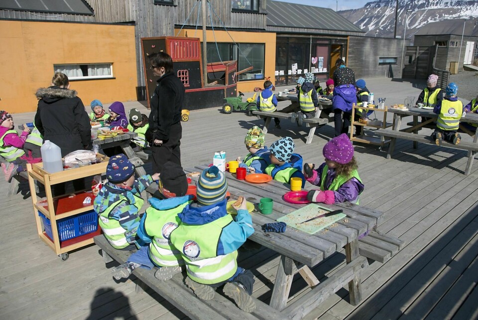 Barnehagene i Longyearbyen blir oftere oppsøkt av turister som «bare vil se» eller som vil låne toalettet. Dette gir utfordringer.