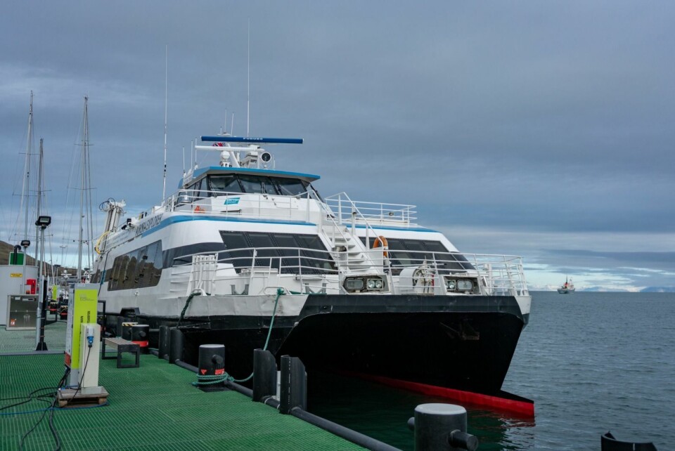 Slik så «Aurora Explorer» ut etter at den krasjet i kaia i Barentsburg.