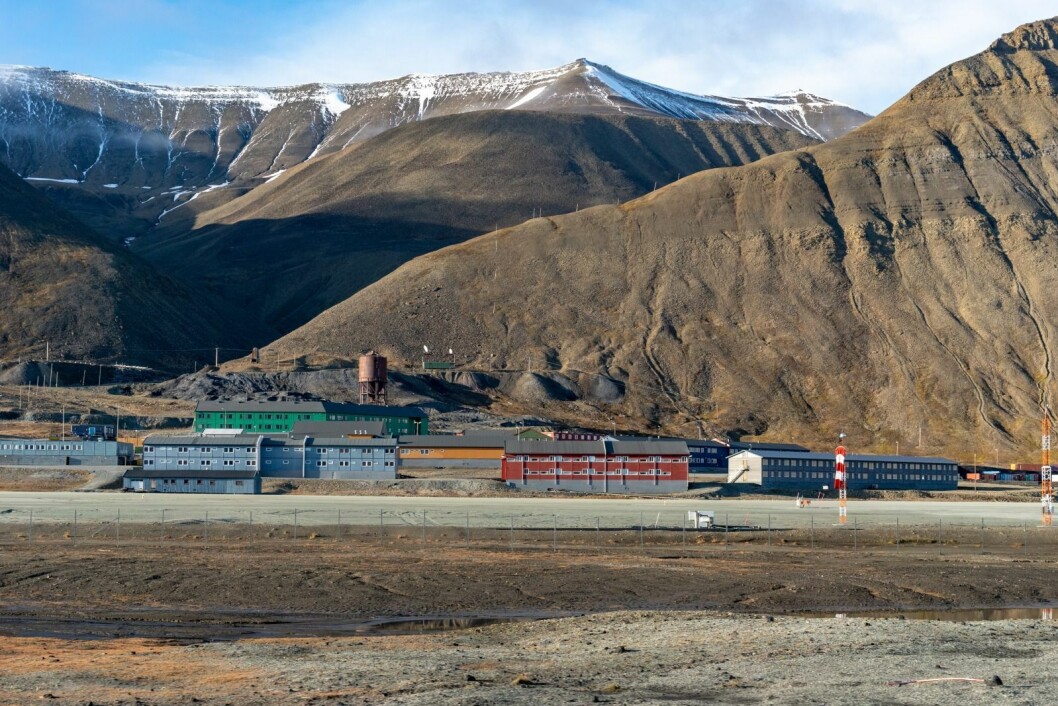 Mange bygg skal rives i Svea (bildet), og i Longyearbyen. Det tas nå til orde for å gjenbruke mest mulig av det som blir revet, framfor å frakte det som avfall til fastlandet. Mange bygg skal rives i Svea (bildet), og i Longyearbyen. Det tas nå til orde for å gjenbruke mest mulig av det som blir revet, framfor å frakte det som avfall til fastlandet.