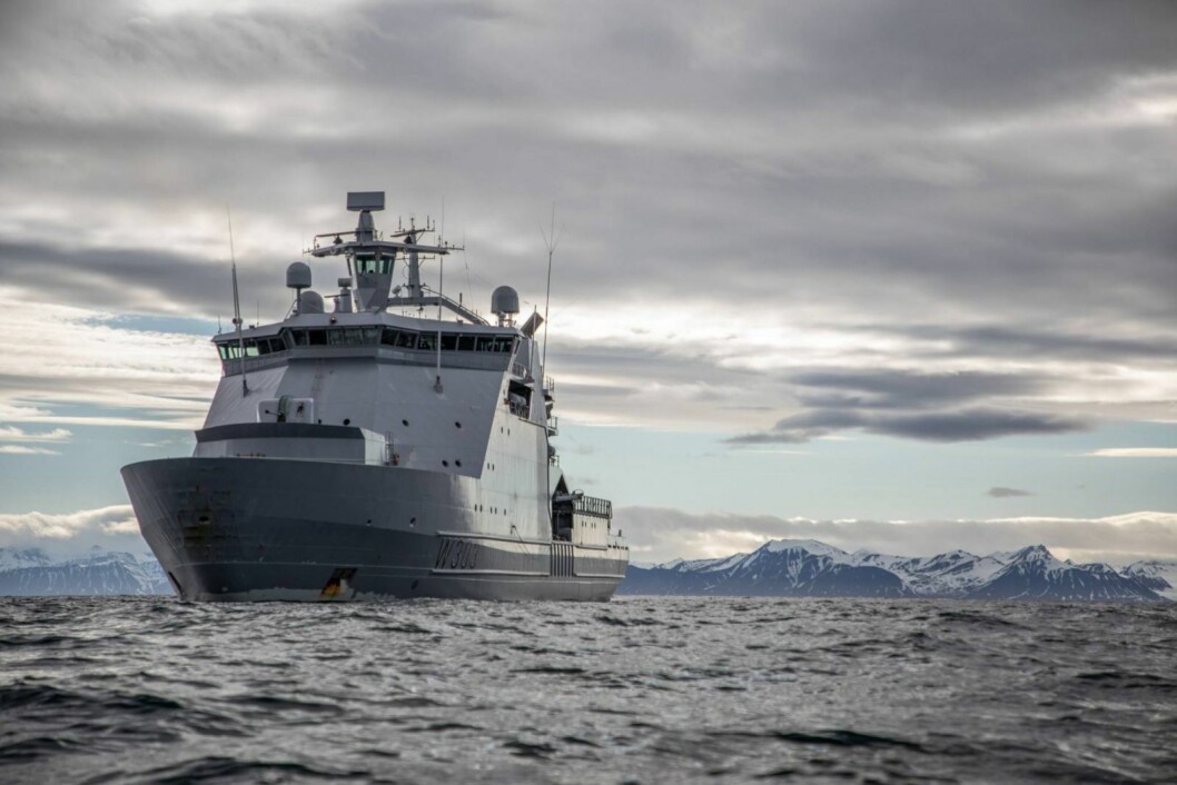 Med sine over 6300 tonn er KV «Svalbard» Sjøforsvarets største fartøy. Med sine over 6300 tonn er KV «Svalbard» Sjøforsvarets største fartøy.
