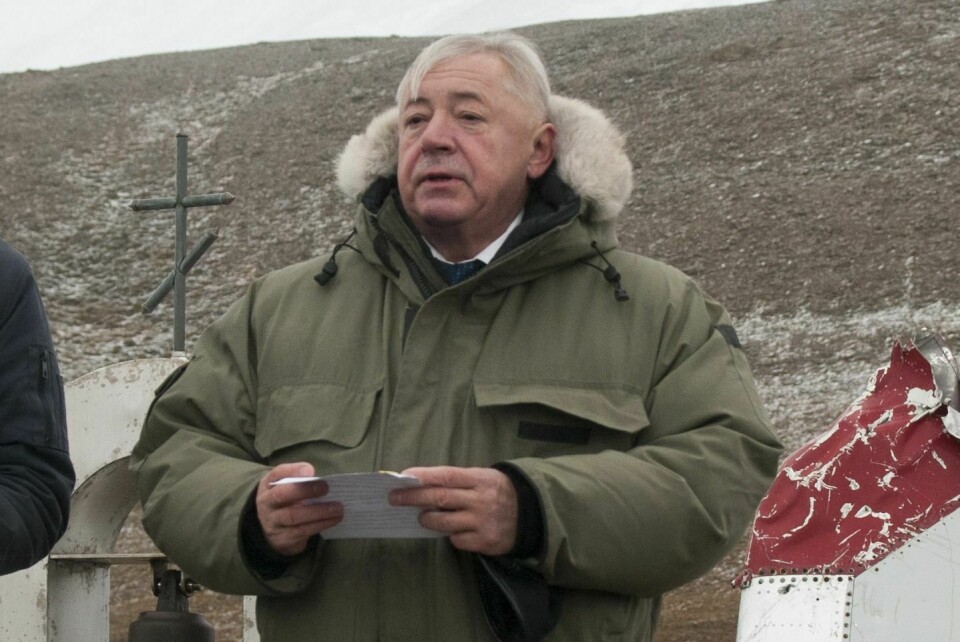 Russian Consulate General Vjatsjeslav Gennadievich Nikolajev attends last year's memorial ceremony at the monument on Operafjell where Norway's worst plane accident occurred.