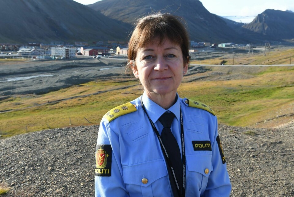 Sysselmann Kjerstin Askholt forteller i en pressemelding at søket etter de antatt omkomne blir trappet ned fra torsdag. Sysselmann Kjerstin Askholt forteller i en pressemelding at søket etter de antatt omkomne blir trappet ned fra torsdag.