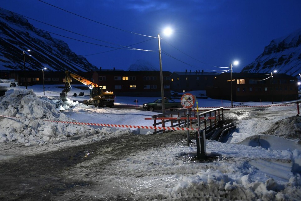 Perleporten, broen som går over Vannledningselva, ble stengt onsdag på grunn av fare for sørpeskred.