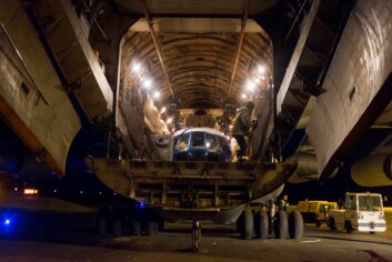 Helikopteret i buken på det russiske Illusjin 76-flyet som ankom Longyearbyen i 13.15-tiden torsdag. Helikopteret i buken på det russiske Illusjin 76-flyet som ankom Longyearbyen i 13.15-tiden torsdag.