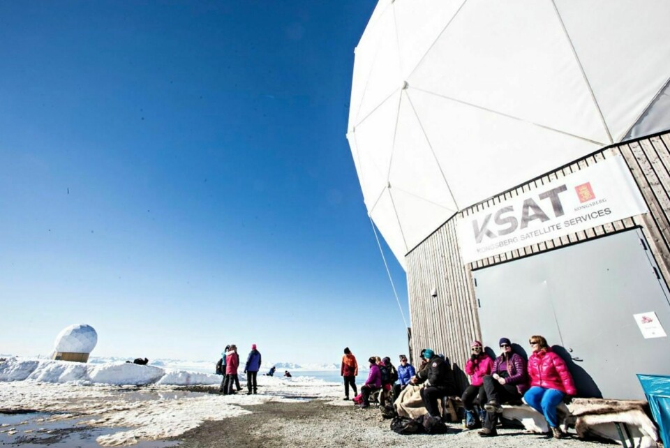 KSAT, som driver Svalsat på Platåberget, er sikret langsiktig aktivitet på Svalbard.