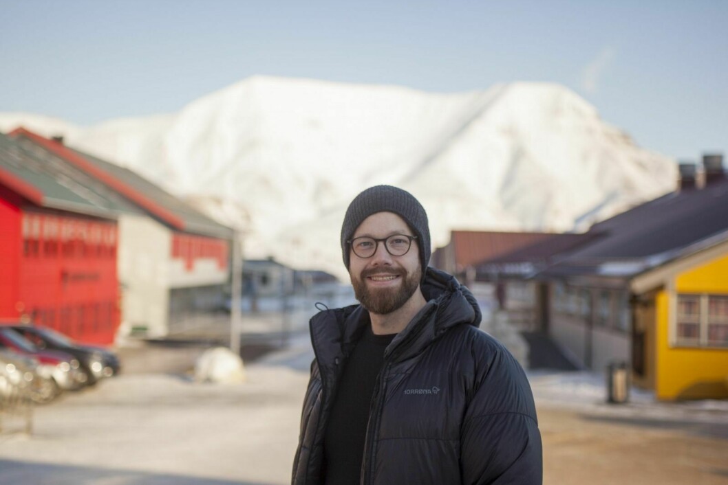 I RUTE: Klargjøringen til Svalbard Folkehøgskole er i rute, men fortsetter nok til natten før åpning. Det forteller rektor Espen Klungseth Rotevatn.