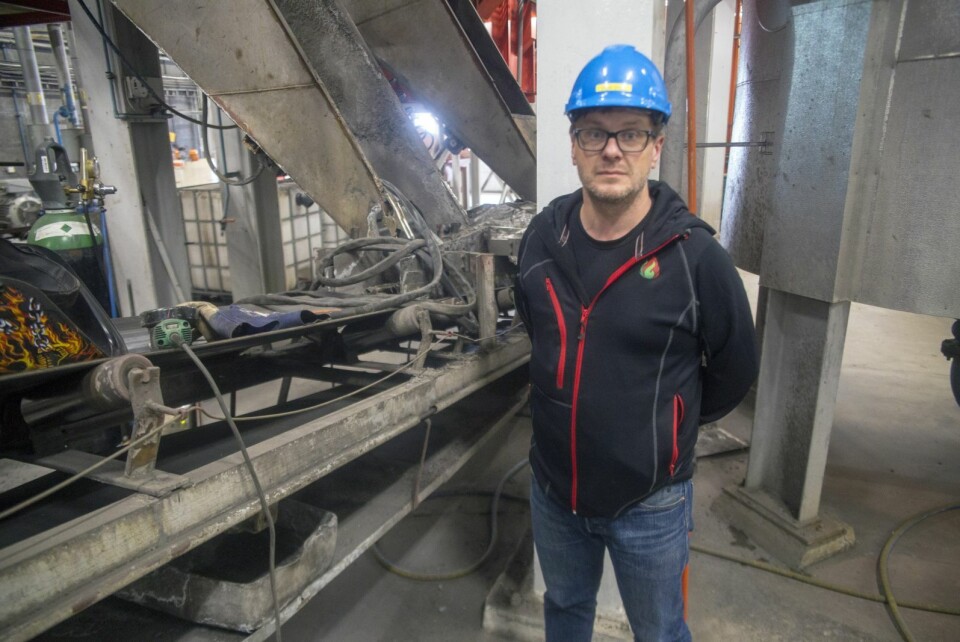 Fungerende energisjef Per Ove Kristiansen sier det vil bli en del svartrøyk når Energiverket starter opp igjen onsdag. Fungerende energisjef Per Ove Kristiansen sier det vil bli en del svartrøyk når Energiverket starter opp igjen onsdag.