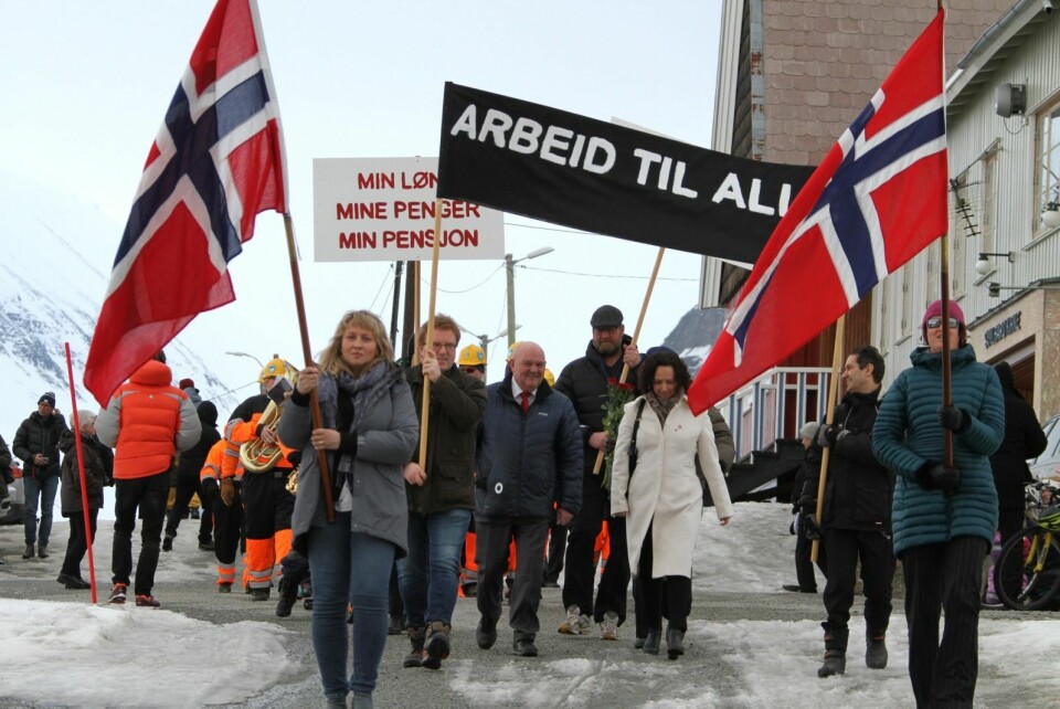 Arbeid til alle» var hovedparole i årets 1. mai-tog. Oppslutningen har vært større, godt turvær kan være forklaringen.