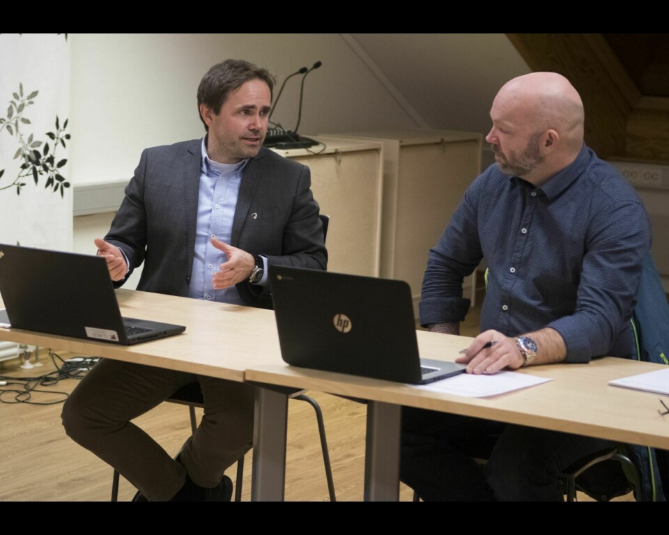 Robert Nilsen (V) ønsker at teknisk sektor ved sjef Morten Dyrstad (t.v.) skal legge fram en sak til politikerne som viser hvordan de kan rydde opp i ulovlige prosjekter.