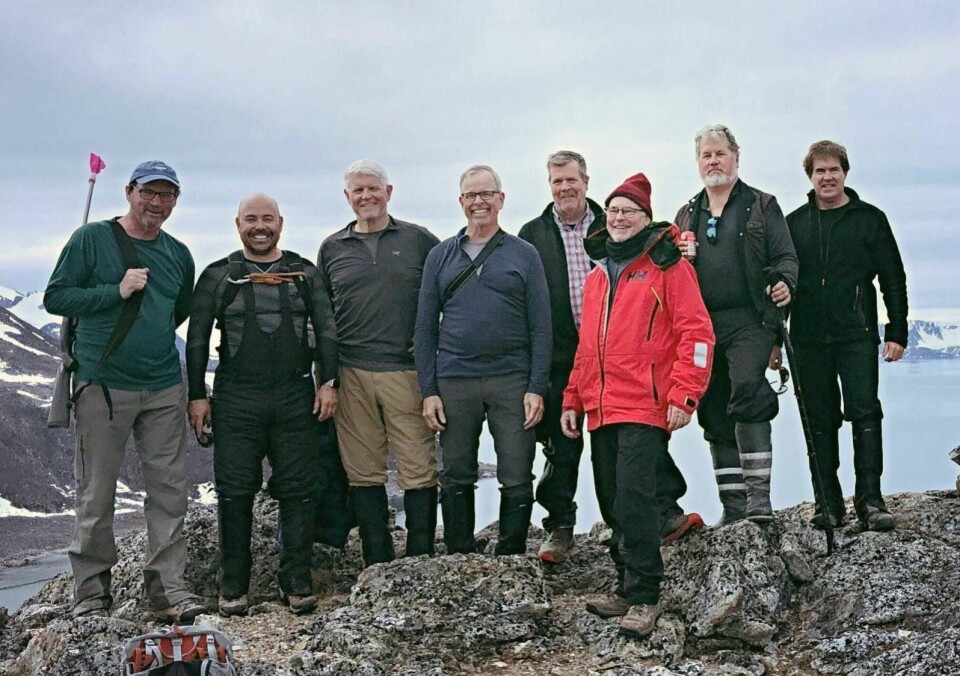 Karl Dean, den tidligere ordføreren i Nashville, er fjerdemann fra høyre på bildet. Ulykken med brannen i seilbåten på Isfjorden skapte overskrifter i USA, siden det var viktige amerikanere som var involvert.