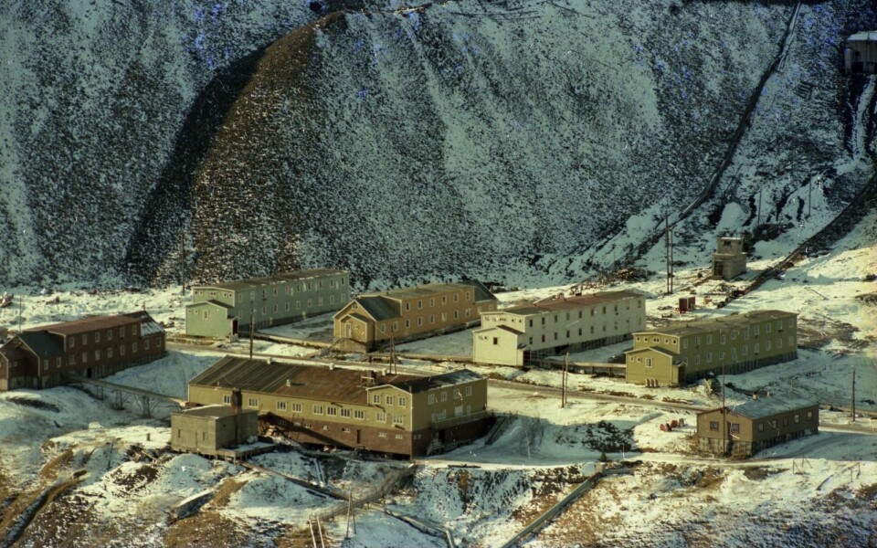 Slik så Sverdrupbyen ut på slutten av 1970-tallet. Det aller meste av bebyggelsen ble satt fyr på i juni 1985.