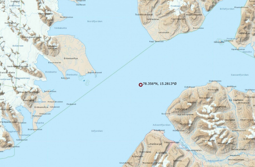 På posisjonen avmerket på kartet ble mannen funnet, etter at Sysselmannen hadde søkt etter ham med to helikopter i over to timer. På posisjonen avmerket på kartet ble mannen funnet, etter at Sysselmannen hadde søkt etter ham med to helikopter i over to timer.