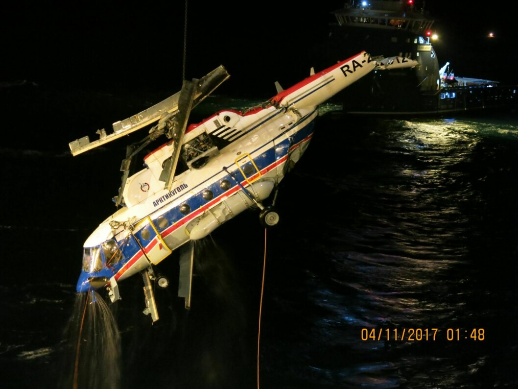 Helikopteret ble hevet fra havbunnen 4. november.