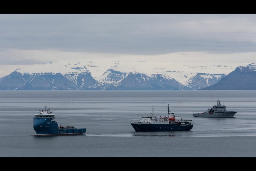 «Polarsyssel» slepte «Ortelius» til Longyearbyen. KV «Sortland» møtte båtene et stykke nord for Forlandet og fulgte slepet. «Polarsyssel» slepte «Ortelius» til Longyearbyen. KV «Sortland» møtte båtene et stykke nord for Forlandet og fulgte slepet.