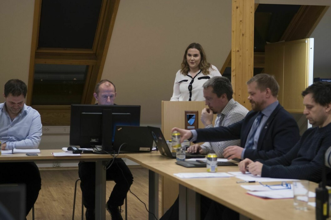 Ungdomsrepresentant Malin Nilssen Alexanderssen under budsjettmøtet til lokalstyret mandag.