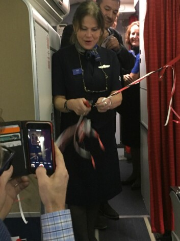 Flyturen ble innledet med snorklipping. Dette var den første flyturen hvor det nye systemet ble benyttet. Flyturen ble innledet med snorklipping. Dette var den første flyturen hvor det nye systemet ble benyttet.