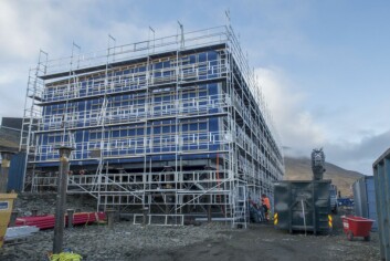 Blokkene er i to etasjer med parkering under hver leilighet. Blokkene er i to etasjer med parkering under hver leilighet.