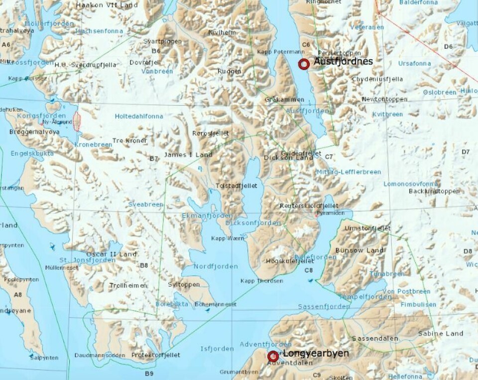 Austfjordnes ligger i Austfjorden nord for Longyearbyen. Der har Sysselmannen en fangsthytte de leier ut.