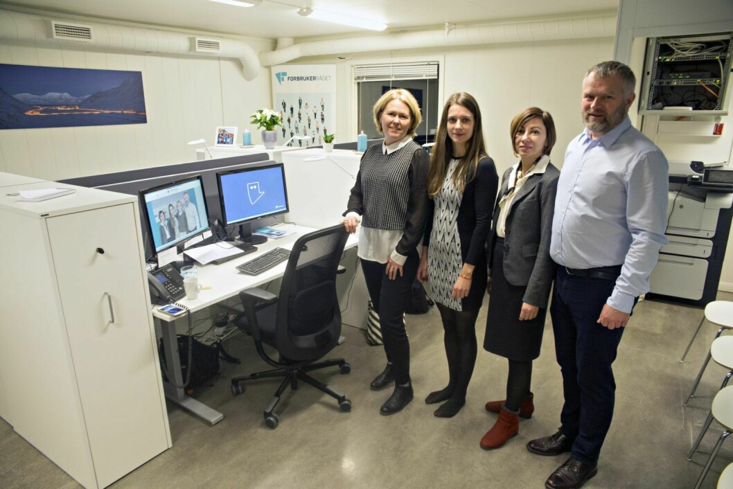 De er på plass som Forbrukerrådets folk på Svalbard. Edith Nøkling, Christina Engelschøn, Natalia Ushakova og Frode Vestrheim.