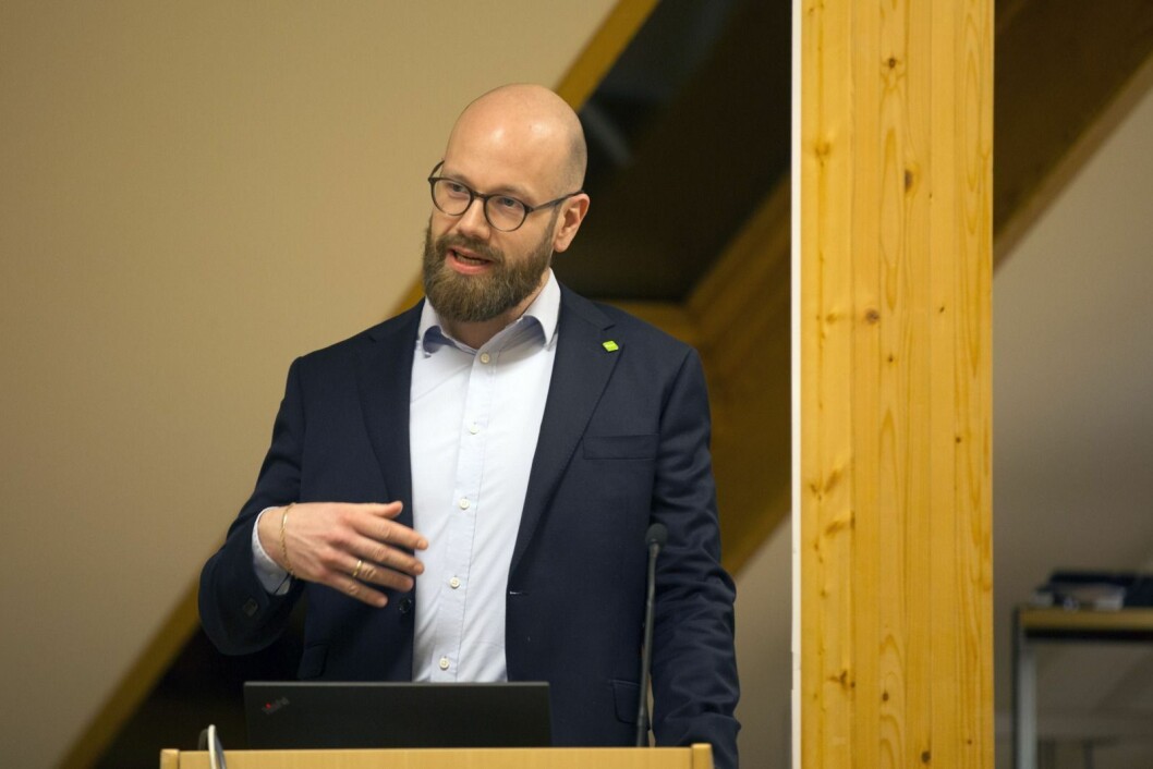 Espen Klungseth Rotevatn mener Svalbardposten bommet totalt når avisen stilte spørsmål om husleien til de ansatte i LL bør økes når utgiftene til boliger går opp, og boligbudsjettet går i minus.Debatten har også gått heftig på Rotevatns facebookside de siste dagene. Espen Klungseth Rotevatn mener Svalbardposten bommet totalt når avisen stilte spørsmål om husleien til de ansatte i LL bør økes når utgiftene til boliger går opp, og boligbudsjettet går i minus.Debatten har også gått heftig på Rotevatns facebookside de siste dagene.