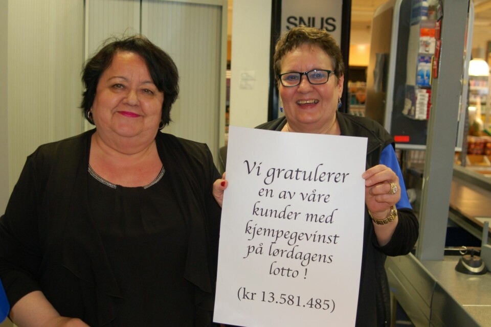 Glade damer på Svalbardbutikken, butikksjef Karin Mella (t.v.) og Ester Margrete Nergård.