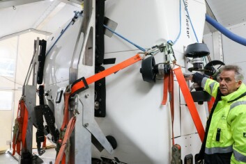 PLASS TIL TRE: U-båten er blant annet konstruert med et usveiset ni centimeter tykt skall av titan. Og i de lagene der det er skruer og bolter, blir det hele enda mer solid når det utsettes for vanntrykket i dypet, forteller konstruktør Patrick Lahey. PLASS TIL TRE: U-båten er blant annet konstruert med et usveiset ni centimeter tykt skall av titan. Og i de lagene der det er skruer og bolter, blir det hele enda mer solid når det utsettes for vanntrykket i dypet, forteller konstruktør Patrick Lahey.