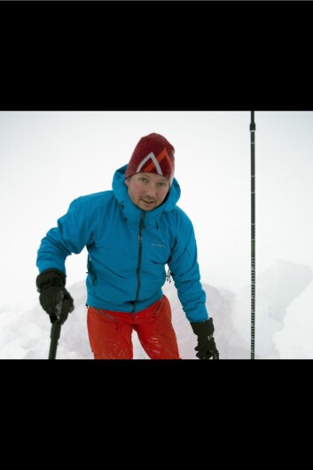Markus Landrø sier det nå er vedvarende svake snølag slik det også da snøskredet gikk i 2015. Kommer det mye snø, kombinert med mye vind kan det gå skred. Markus Landrø sier det nå er vedvarende svake snølag slik det også da snøskredet gikk i 2015. Kommer det mye snø, kombinert med mye vind kan det gå skred.