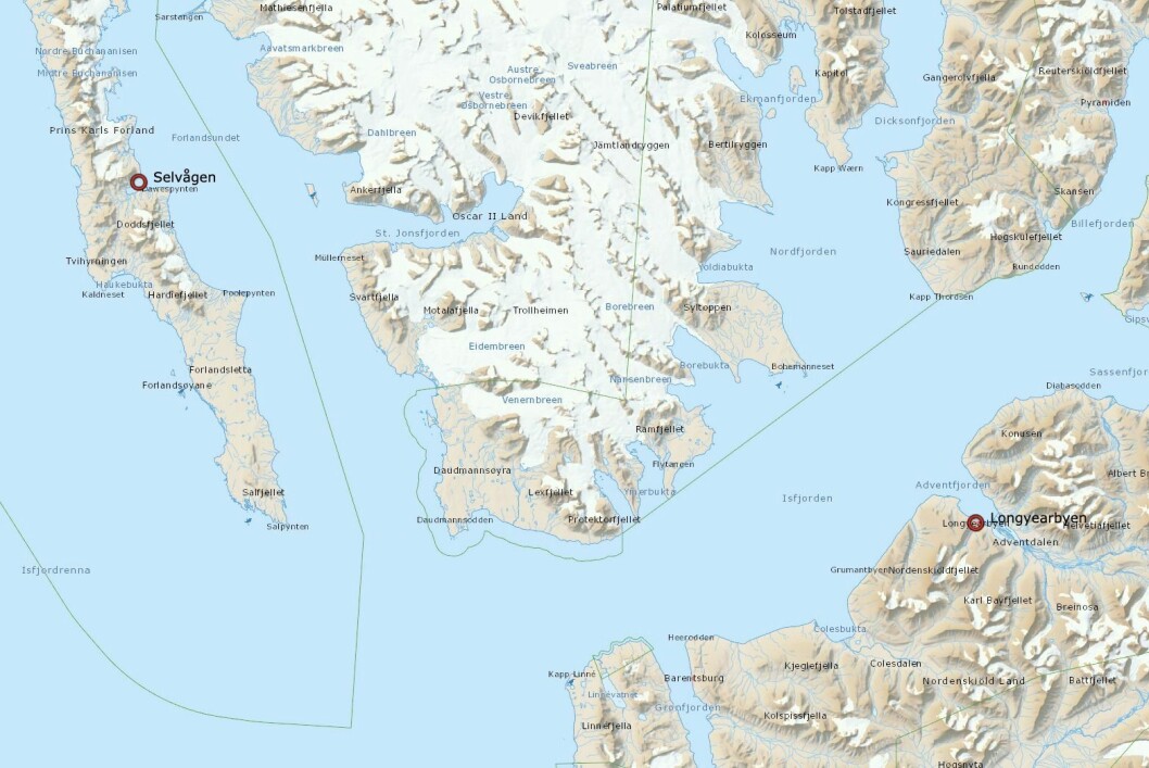Reinsdyrene hadde gått seg fast i etterlatenskaper fra fiskeriindustrien i Selvågen på Prins Karls Forland. Reinsdyrene hadde gått seg fast i etterlatenskaper fra fiskeriindustrien i Selvågen på Prins Karls Forland.