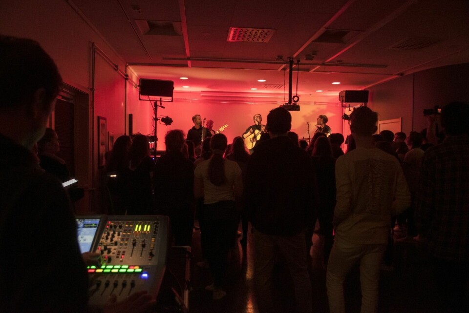 Venstre vil jobbe for å få et selvstyrt ungdomshus.Dette bildet ble tatt under årets Polarjazz da Vidar villa og band spilte på UHU.