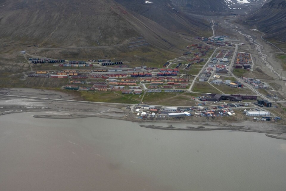 Grunnen på Svalbard skal forvaltes av staten fra april neste år. Grunnen på Svalbard skal forvaltes av staten fra april neste år.