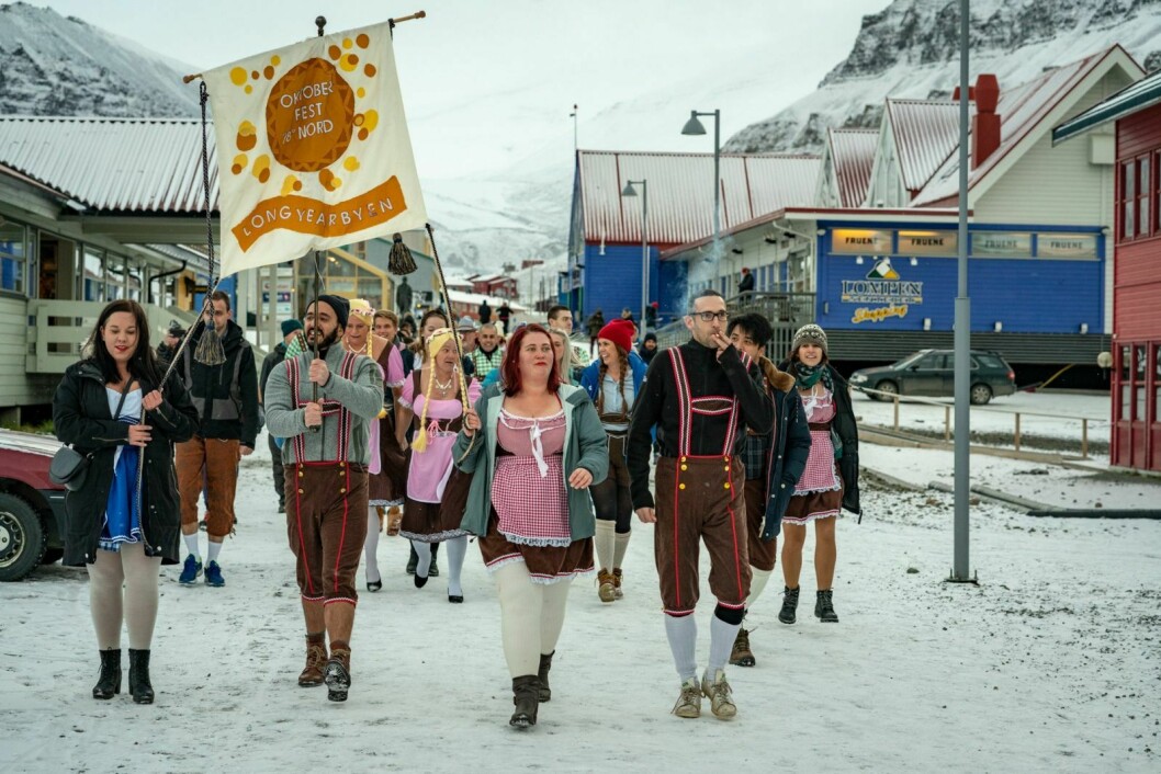 Paraden under årets utgave av oktoberfesten i Longyearbyen.