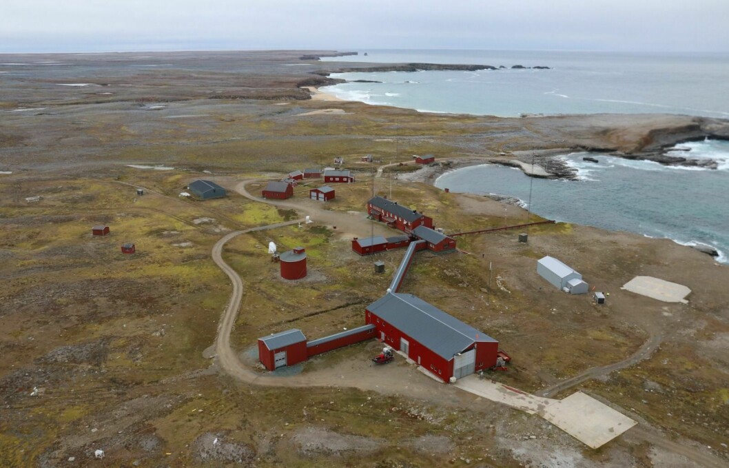 Bjørnøya og den meteorologiske stasjonen ved Herwighamna har i dag en besetning på ni personer.