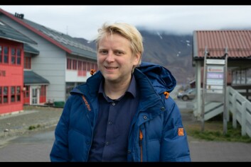 <strong class="nf-o-text--strong">Stian Bringsverd Olsen (38)</strong><br/>– Miljø og energi lokalt er saker jeg bryr meg om. Som ny her blir man ekstra oppmerksom på utfordringer, og jeg mener at det må satses på forskning på fornybar energi. Det finnes andre utfordringer her enn på fastlandet, men som ny er jeg foreløpig mest fascinert av samfunnet.<br/>Det blir fort et grønt parti som får min stemme, som begynner på M og slutter på DG. <strong class="nf-o-text--strong">Stian Bringsverd Olsen (38)</strong><br/>– Miljø og energi lokalt er saker jeg bryr meg om. Som ny her blir man ekstra oppmerksom på utfordringer, og jeg mener at det må satses på forskning på fornybar energi. Det finnes andre utfordringer her enn på fastlandet, men som ny er jeg foreløpig mest fascinert av samfunnet.<br/>Det blir fort et grønt parti som får min stemme, som begynner på M og slutter på DG.