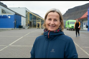 <strong class="nf-o-text--strong">Trude Holmsen (47)</strong><br/>– Ny flerbrukshall er viktig for miljøet, barn og unge, slik at de får et bedre treningstilbud. Bedre gang- og sykkelvei er også viktig. Man må også fokusere på å holde på den gode kompetansen i skolen, og sørge for en lavere utskiftning av arbeidstakere. Å sette søkelys på et tungoljeforbud i Isfjorden er også bra. Billigere mat, eller konkurranse til matbutikken, hadde også vært bra.<br/>Jeg kommer til å stemme enten et sentrumsparti eller blått. <strong class="nf-o-text--strong">Trude Holmsen (47)</strong><br/>– Ny flerbrukshall er viktig for miljøet, barn og unge, slik at de får et bedre treningstilbud. Bedre gang- og sykkelvei er også viktig. Man må også fokusere på å holde på den gode kompetansen i skolen, og sørge for en lavere utskiftning av arbeidstakere. Å sette søkelys på et tungoljeforbud i Isfjorden er også bra. Billigere mat, eller konkurranse til matbutikken, hadde også vært bra.<br/>Jeg kommer til å stemme enten et sentrumsparti eller blått.
