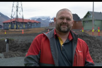 <strong class="nf-o-text--strong">Alexander Selven (41)<br/></strong>– Cruiseturisme og bruk av tungolje er saker jeg bryr meg om, det må bli strengere krav til skipene. Muligheter for landstrøm hadde vært bra. Når det gjelder turismen synes jeg også at det må bli strengere regulert, sånn at måten de forstyrrer dyreliv på ikke går utover oss som er lokale. Ellers synes jeg at det er viktig å fornye de boligene vi allerede har, og få flere familieboliger. Boligbyggingen begynner for sent, og så blir det skippertak i forhold til behovet. <br/>Jeg ønsker ikke å si hva jeg skal stemme. <strong class="nf-o-text--strong">Alexander Selven (41)<br/></strong>– Cruiseturisme og bruk av tungolje er saker jeg bryr meg om, det må bli strengere krav til skipene. Muligheter for landstrøm hadde vært bra. Når det gjelder turismen synes jeg også at det må bli strengere regulert, sånn at måten de forstyrrer dyreliv på ikke går utover oss som er lokale. Ellers synes jeg at det er viktig å fornye de boligene vi allerede har, og få flere familieboliger. Boligbyggingen begynner for sent, og så blir det skippertak i forhold til behovet. <br/>Jeg ønsker ikke å si hva jeg skal stemme.