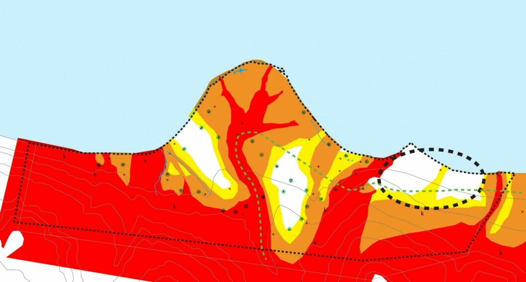 De grønne sirklene er eksisterende hytter. Hyttene som ligger i rød sone kan flyttes til erstatninstomter som planlegges utenfor faresonene på Vindodden. Belvedere (svart sirkel) er aktuell for nye tomter.