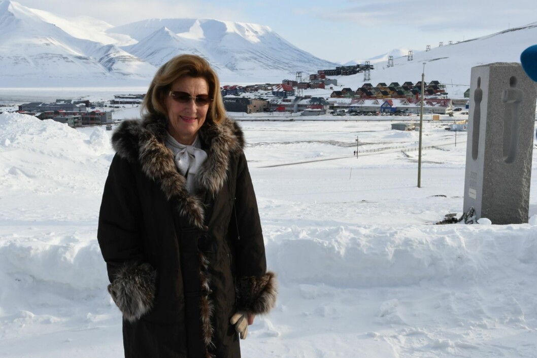 Dronning Sonja var glad for at hun fikk møte berørte og etterlatte etter skredet i desember 2015 og berørte etter skredet i februar i år. Dronning Sonja var glad for at hun fikk møte berørte og etterlatte etter skredet i desember 2015 og berørte etter skredet i februar i år.