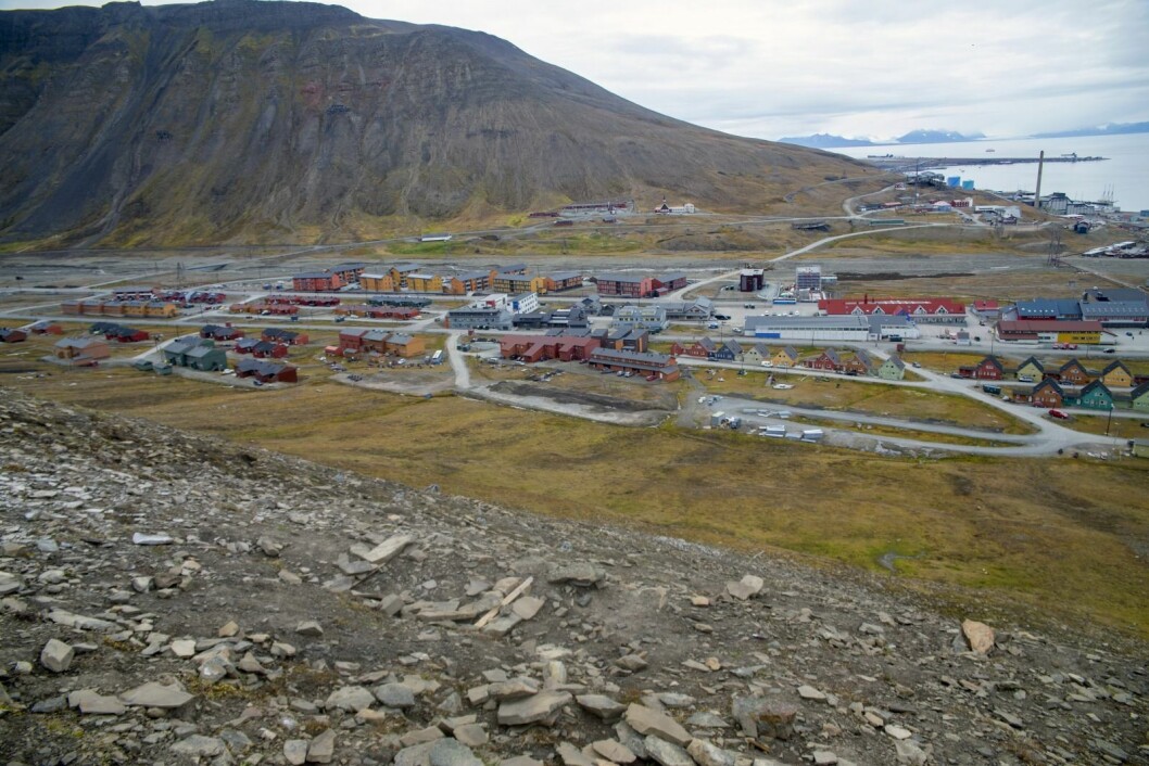 Longyearbyen og Svalbard er dyr å drifte. De totale bevilgningene til svalbardformål økes også på 2020-budsjettet. Longyearbyen og Svalbard er dyr å drifte. De totale bevilgningene til svalbardformål økes også på 2020-budsjettet.