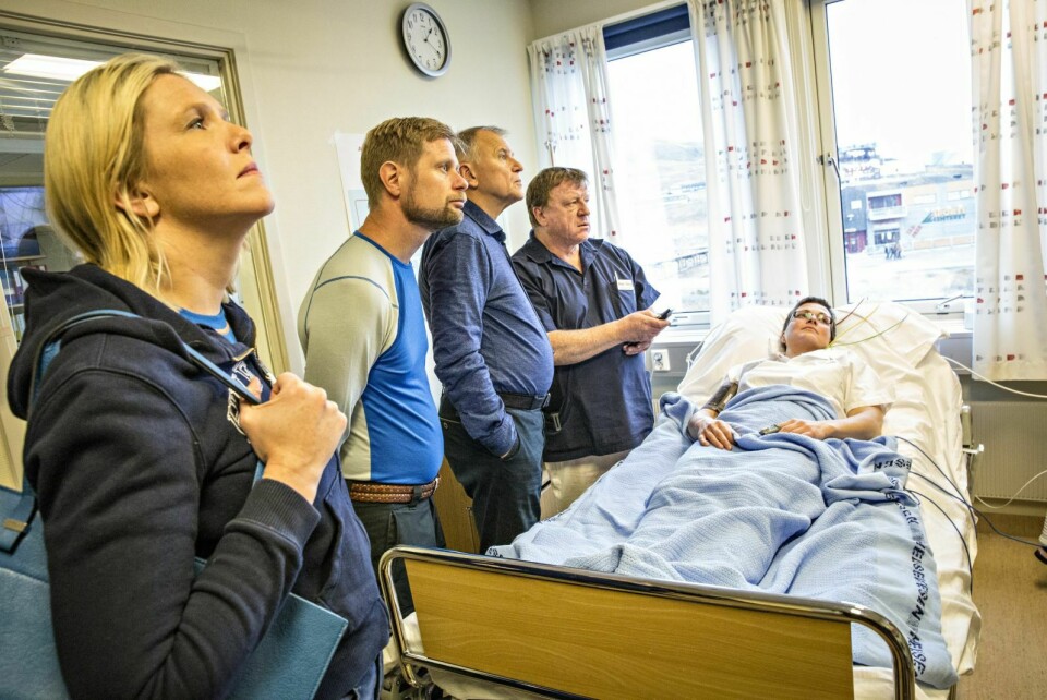 Sylvi Listhaug uttrykker stort engasjement for Svalbard, og sier hun håper å besøke Longyearbyen før sommeren. Her fra et besøk på Longyearbyen sykehus i september 2015 sammen med blant andre helseminister Bent Høie.