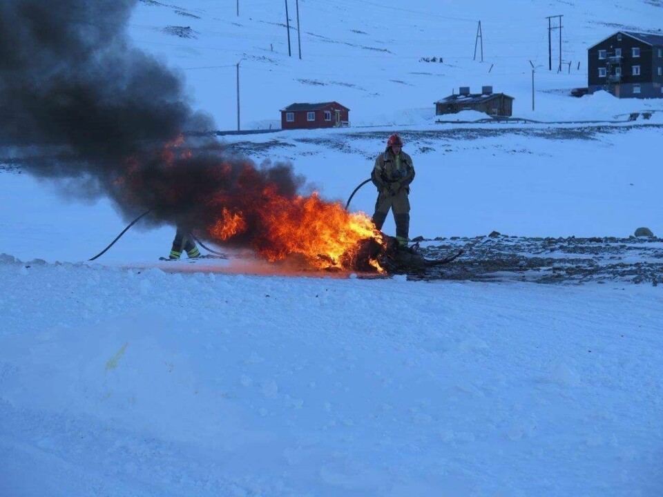 En skuter tok fyr i Nybyen. Brannvesenet fikk slokket brannen.