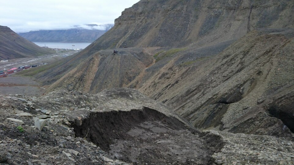 Haakon Sandvik har sendt oss dette bildet som viser at deler av stien opp mot Sarkofagen har rast ut.