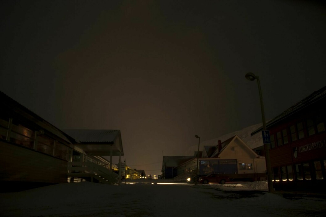 Mandag kveld og natt gikk strømmen i Longyearbyen.