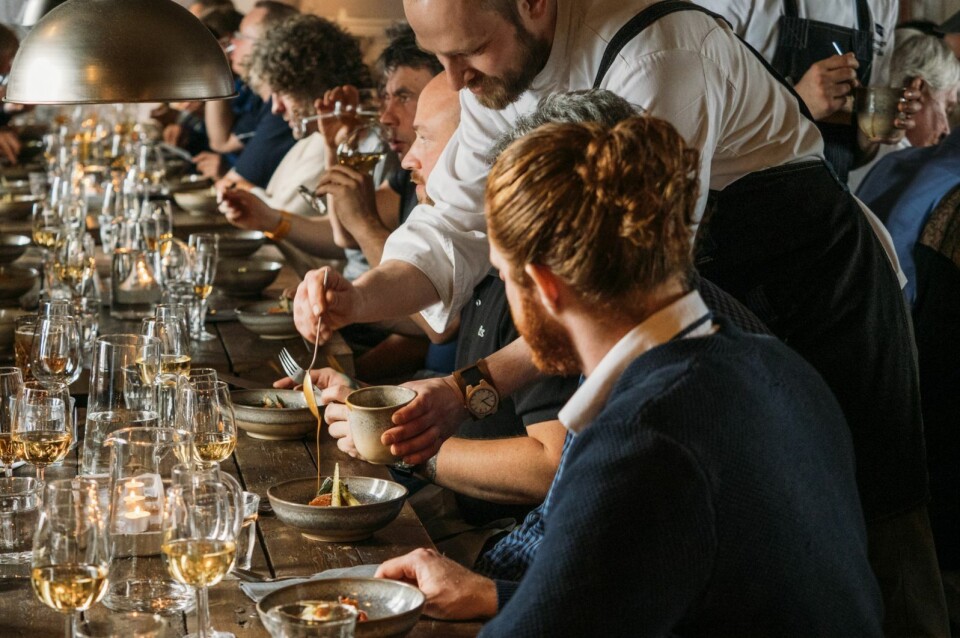Gruvelagerets lokaler er intime og elegante. Det er noe helt eget å komme ut til foten av Longyearbreen til denne perlen. Maten, servicen og ikke minst atmosfæren gjør denne restauranten til en favoritt.