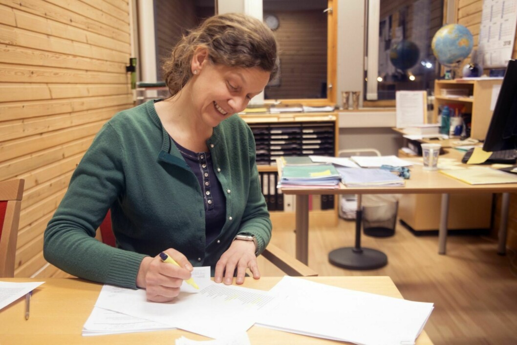 Konstituert rektor Anne-Line Pedersen og lærerne ved skolen tar imot elever med begrensede norskkunnskaper hele året. Det byr på utfordringer.