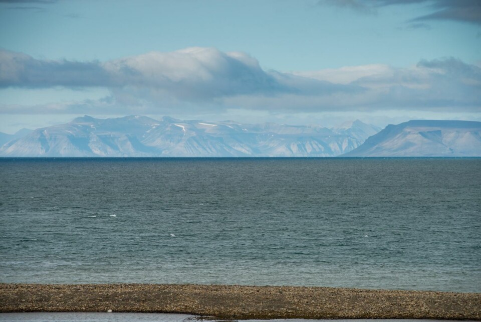 Seilbåten ble stoppet et sted ute i Isfjorden.