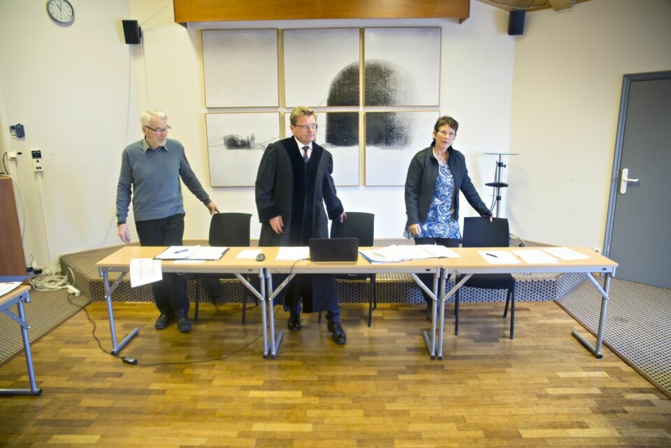 Tingrettsdommer Bjørn Holmen flankert av meddommerne Odd Gunnar Brøto Braathen og Oddny Kjerstad under rettssaken som ble holdt i Longyearbyen.
