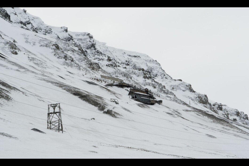 Det er tett mellom skavlene ved toppen av Gruvefjellet, som her over Gruve 2b. Det er tett mellom skavlene ved toppen av Gruvefjellet, som her over Gruve 2b.
