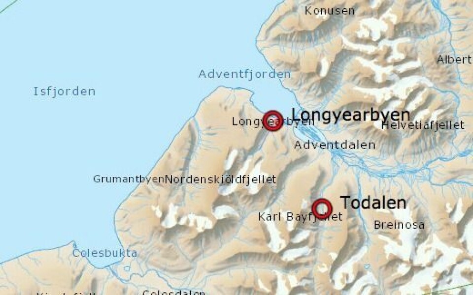 Skredøvelsen foregår i Todalen, noen kilometer sørøst for Longyearbyen. Skredøvelsen foregår i Todalen, noen kilometer sørøst for Longyearbyen.