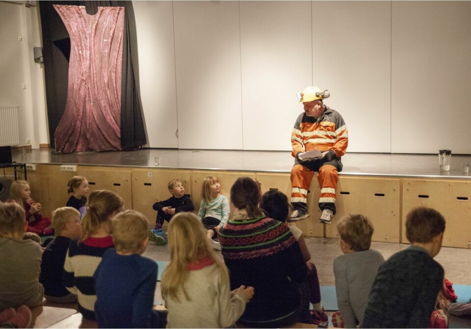Tiril S. Jordbrudal, Vebjørn Lutnæs, Astrid H. Helgesen og Sara I. Johansen hadde en fin dialog med gruvebusen.